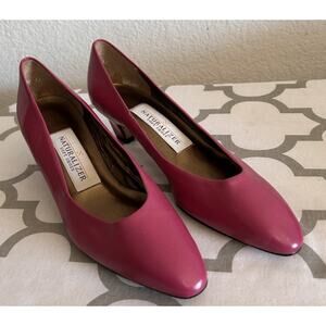 Naturalizer Magenta Leather Mid Heel Pumps